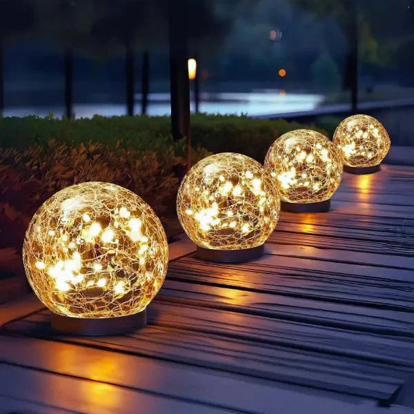 Solar Glasbol met Warm LED‑Licht en Gebarsten Glasstructuur