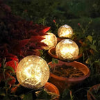 Solar Glasbol met Warm LED‑Licht en Gebarsten Glasstructuur