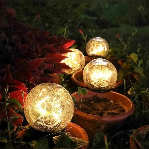 Solar Glasbol met Warm LED‑Licht en Gebarsten Glasstructuur