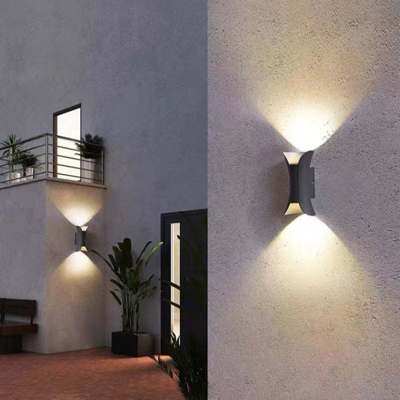 Gebogen LED Buitenwandlamp Met Metaal En Acryl