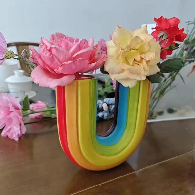 Keramieken Decoratieve Vaas met Sculpturaal Regenboogdesign