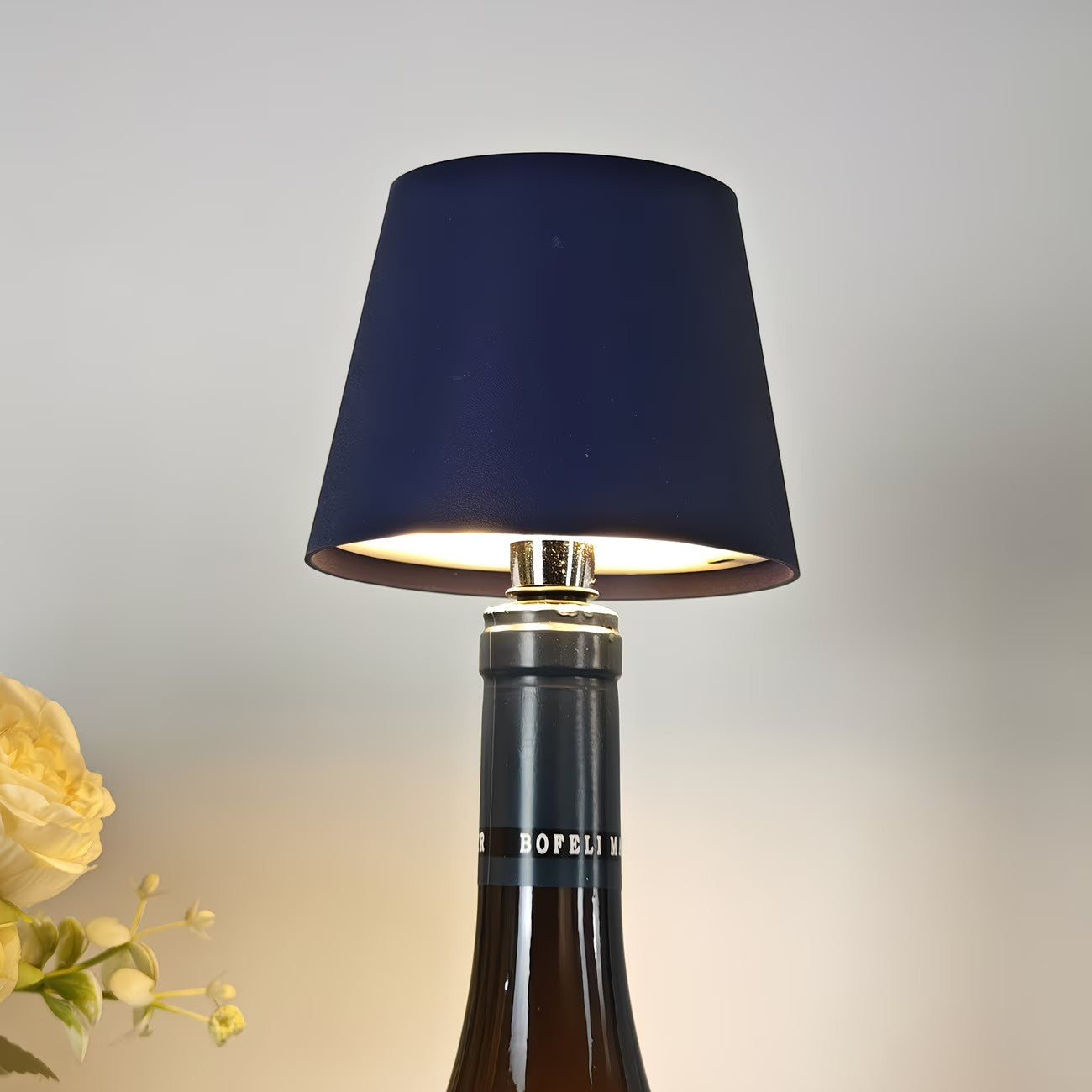 Flessen-Tafellamp met Taps Toelopende Kap