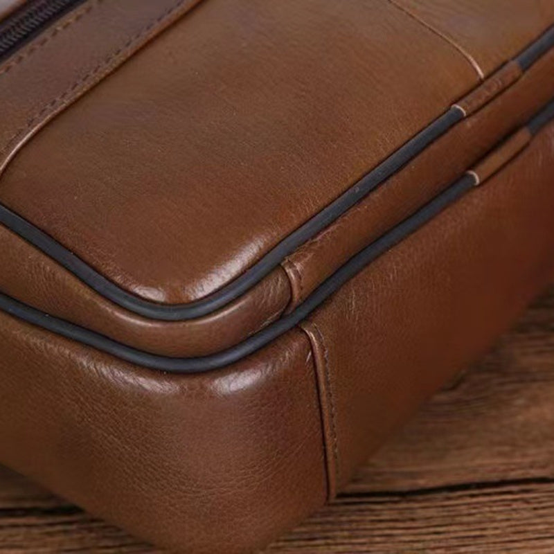 Compacte herenschoudertas met meerdere ritsvakken