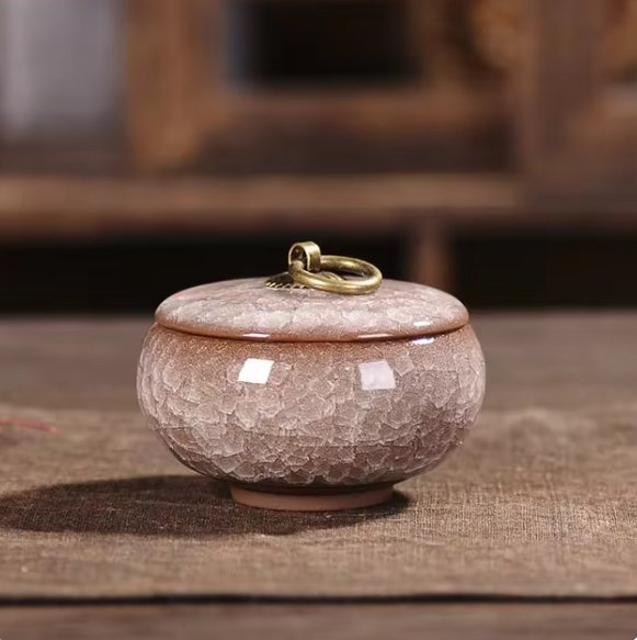 Keramische Urn Met Handgemaakte Afwerking En Duurzame Waterdichte Constructie