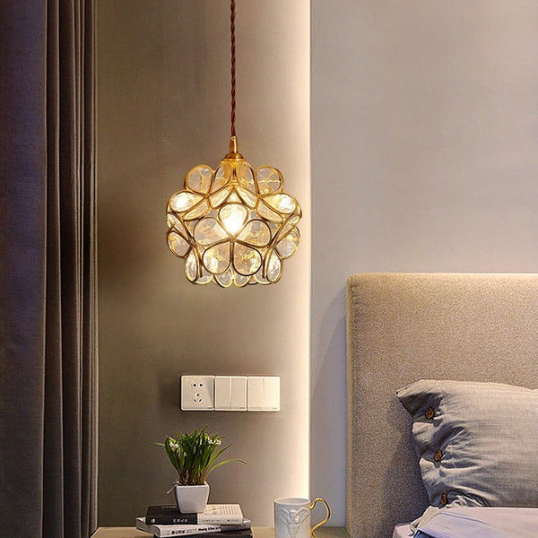 Bloemvormige Glazen Hanglamp Met Elegante En Sfeervolle Uitstraling