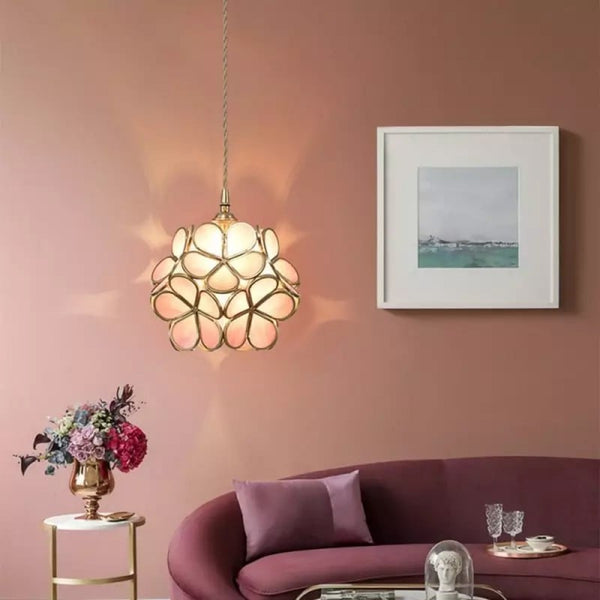 Bloemvormige Glazen Hanglamp Met Elegante En Sfeervolle Uitstraling