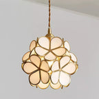 Bloemvormige Glazen Hanglamp Met Elegante En Sfeervolle Uitstraling