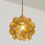 Bloemvormige Glazen Hanglamp Met Elegante En Sfeervolle Uitstraling