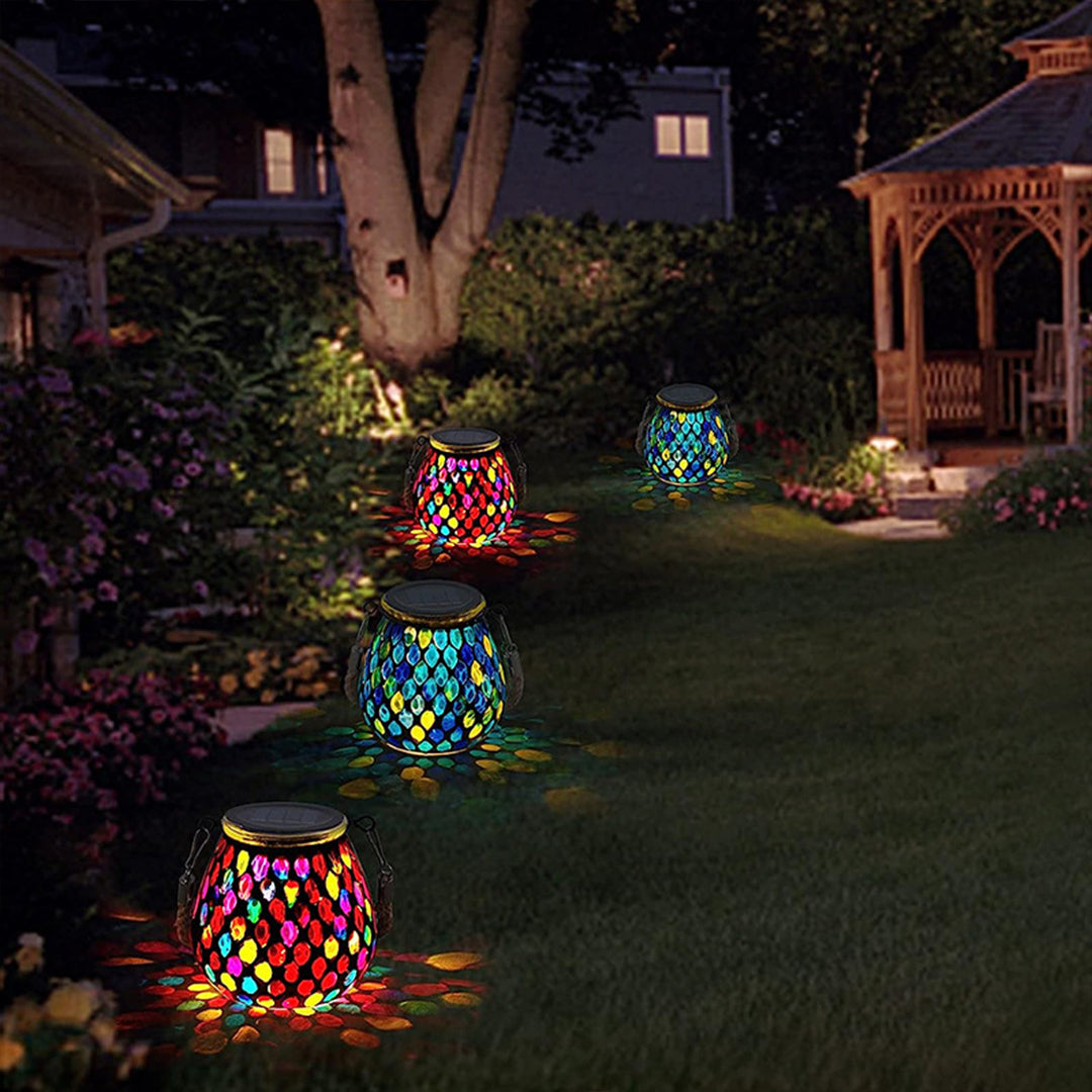 Solar Buitenlamp Met Gekleurd Glas En Sfeervolle Lichtpatronen