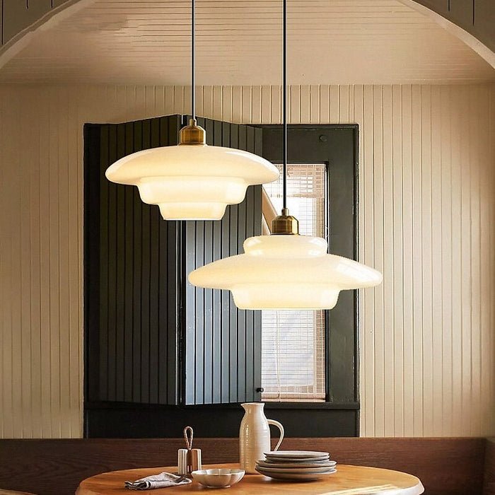 Hanglamp Art Deco met Gelaagde Glazen Kap en Messing Fitting