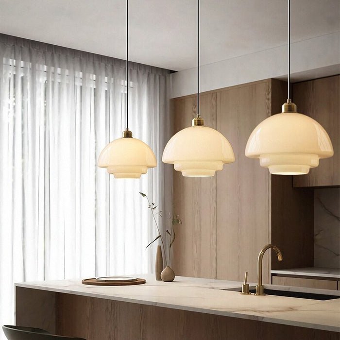 Hanglamp Art Deco met Gelaagde Glazen Kap en Messing Fitting