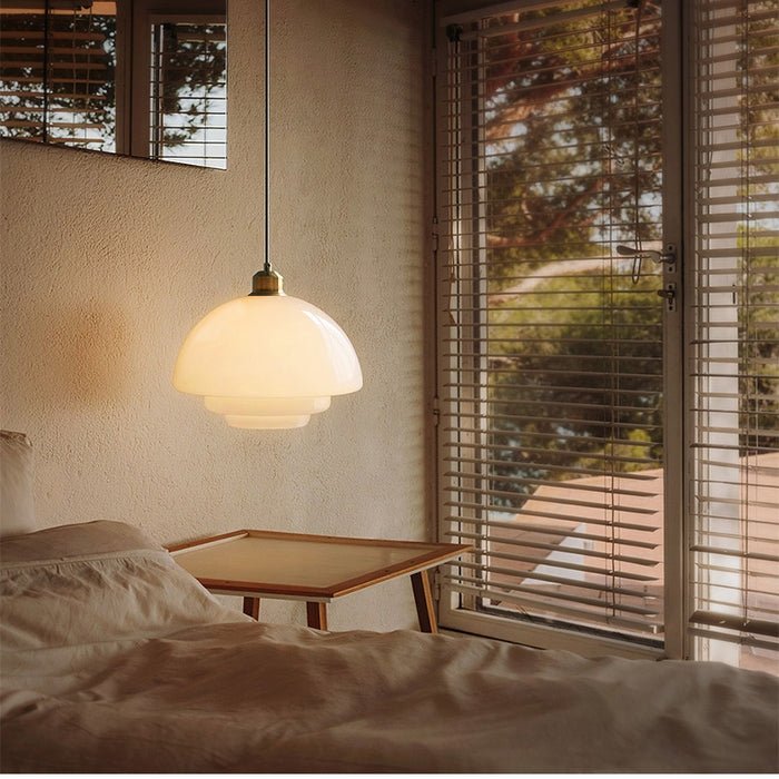 Hanglamp Art Deco met Gelaagde Glazen Kap en Messing Fitting