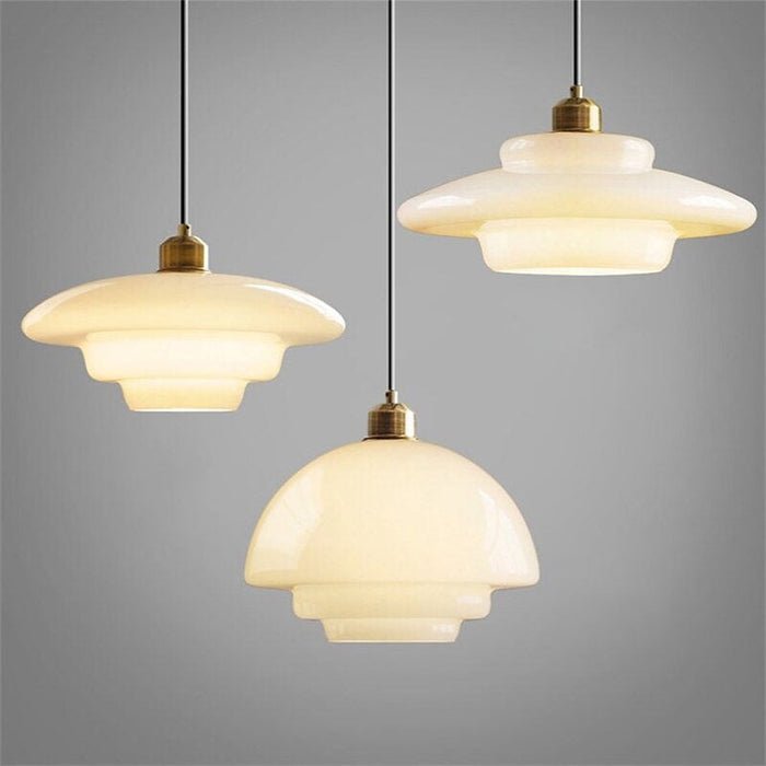 Hanglamp Art Deco met Gelaagde Glazen Kap en Messing Fitting