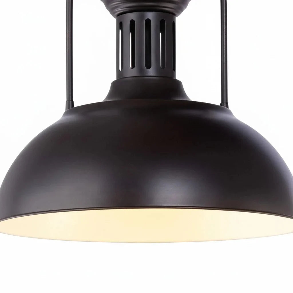 Industriële Hanglamp Met Brede Koepelkap En Landelijke Uitstraling