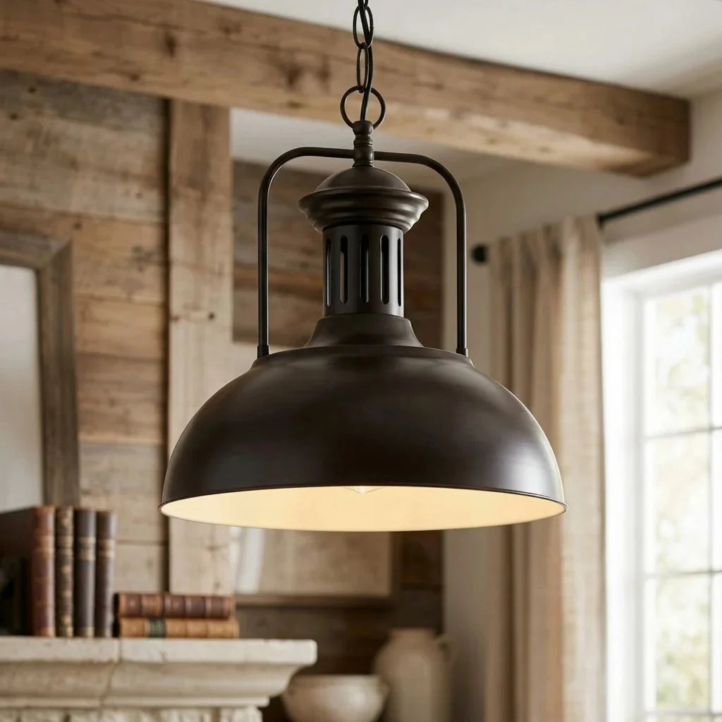 Industriële Hanglamp Met Brede Koepelkap En Landelijke Uitstraling