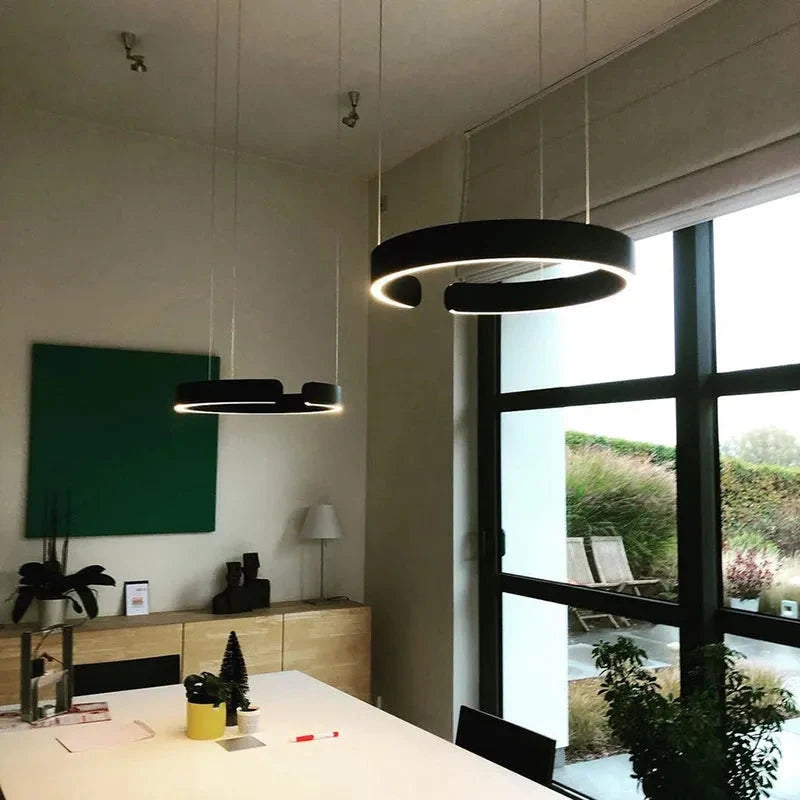 Minimalistische LED Ring Hanglamp Met Open Cirkelvorm