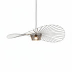 Minimalistische Hanglamp Met Open Draadframe En Hoedvormig Design