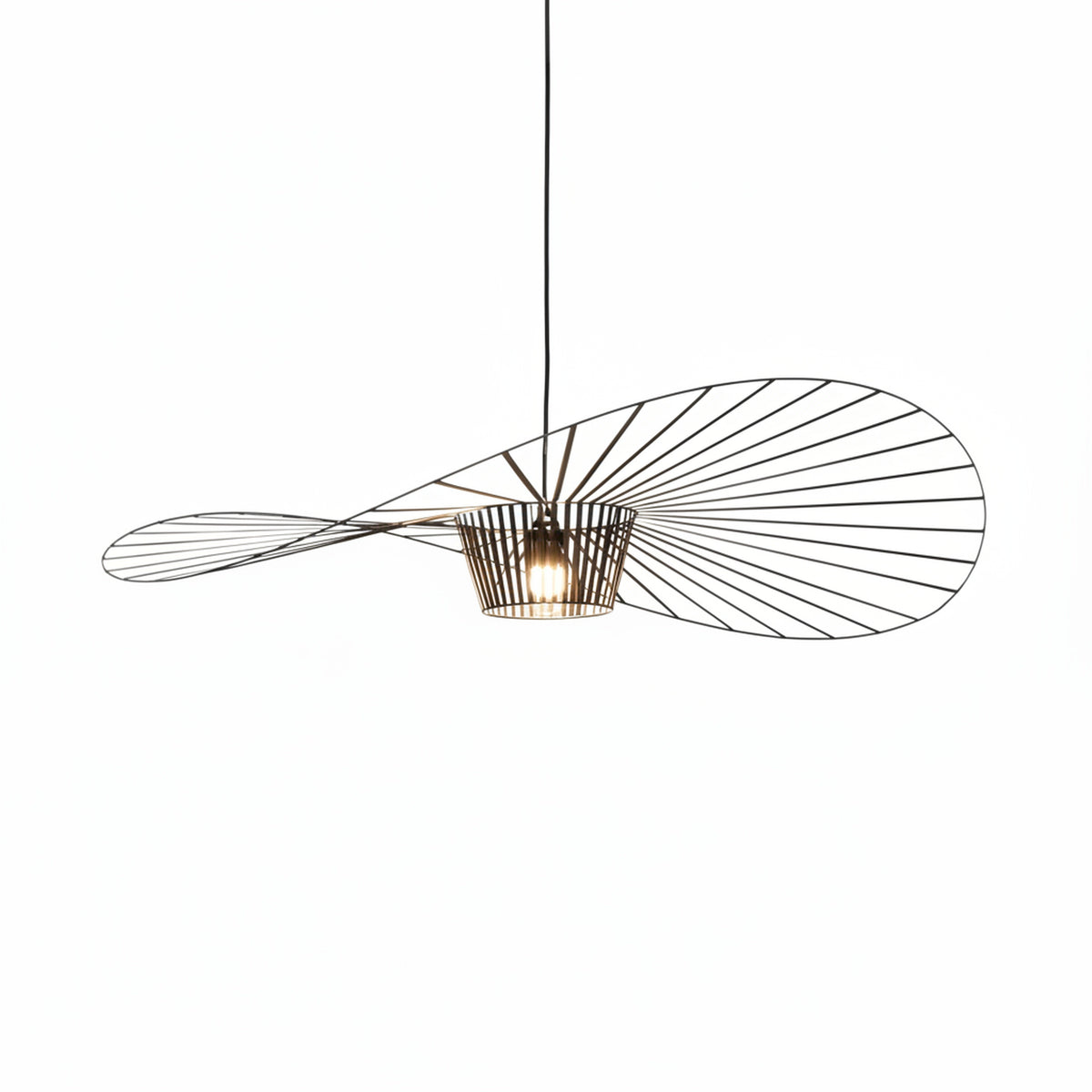 Minimalistische Hanglamp Met Open Draadframe En Hoedvormig Design