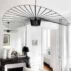 Minimalistische Hanglamp Met Open Draadframe En Hoedvormig Design