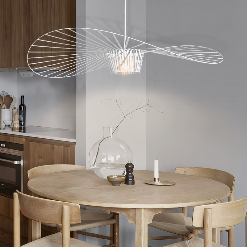 Minimalistische Hanglamp Met Open Draadframe En Hoedvormig Design