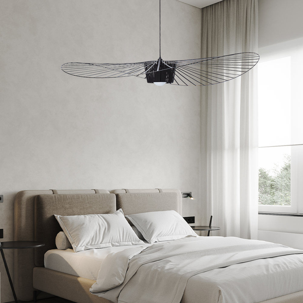 Minimalistische Hanglamp Met Open Draadframe En Hoedvormig Design