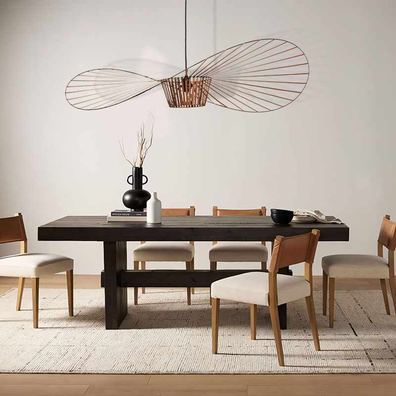 Minimalistische Hanglamp Met Open Draadframe En Hoedvormig Design