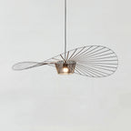 Minimalistische Hanglamp Met Open Draadframe En Hoedvormig Design