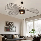 Minimalistische Hanglamp Met Open Draadframe En Hoedvormig Design