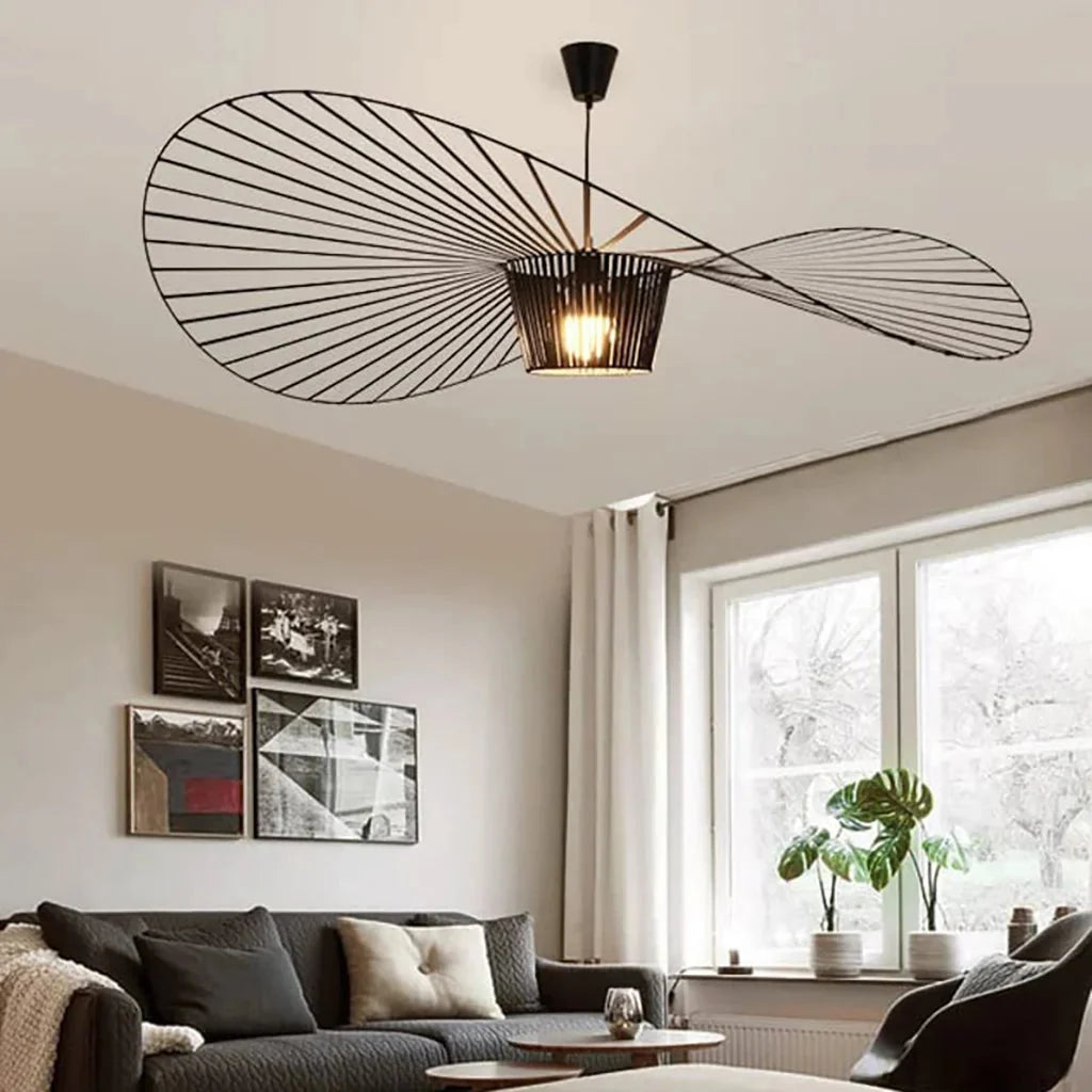 Minimalistische Hanglamp Met Open Draadframe En Hoedvormig Design