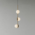Moderne Hanglamp Met Glazen Bollen En Asymmetrisch Frame Voor Sfeervolle Verlichting