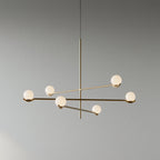 Moderne Hanglamp Met Glazen Bollen En Asymmetrisch Frame Voor Sfeervolle Verlichting