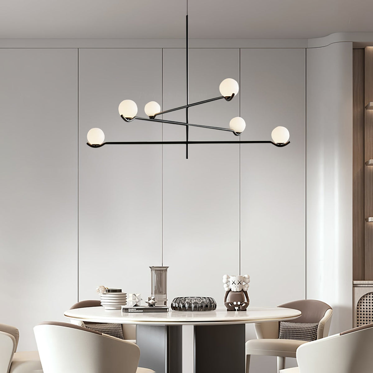 Moderne Hanglamp Met Glazen Bollen En Asymmetrisch Frame Voor Sfeervolle Verlichting