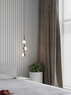 Moderne Hanglamp Met Glazen Bollen En Asymmetrisch Frame Voor Sfeervolle Verlichting