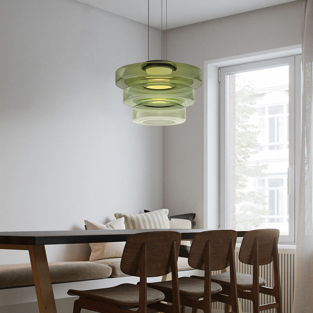 Moderne Hanglamp Met Gelaagde Glazen Kap Voor Warme Sfeerverlichting