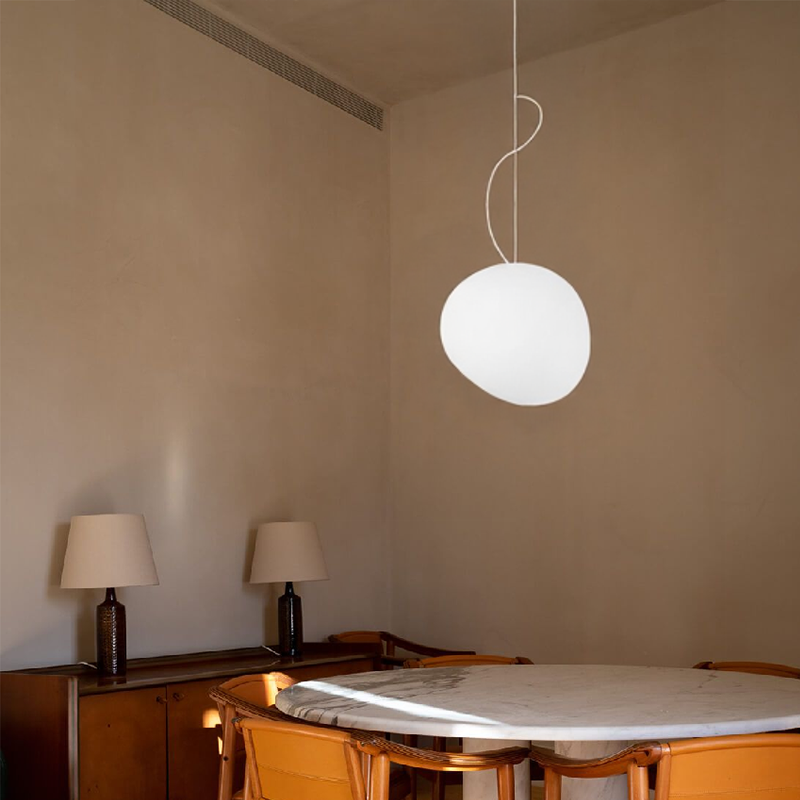 Scandinavische Hanglamp Met Organische Vorm En Melkglas Kap