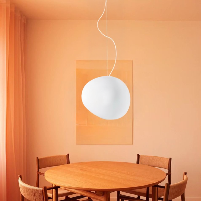 Scandinavische Hanglamp Met Organische Vorm En Melkglas Kap