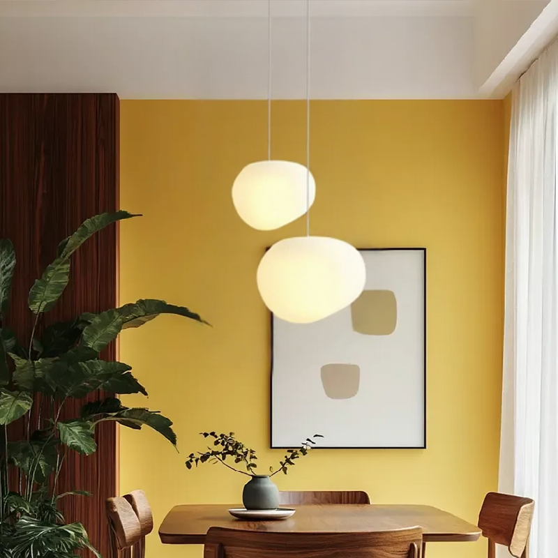 Scandinavische Hanglamp Met Organische Vorm En Melkglas Kap