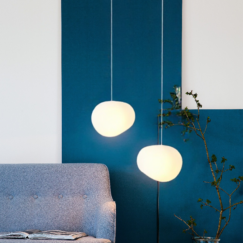 Scandinavische Hanglamp Met Organische Vorm En Melkglas Kap