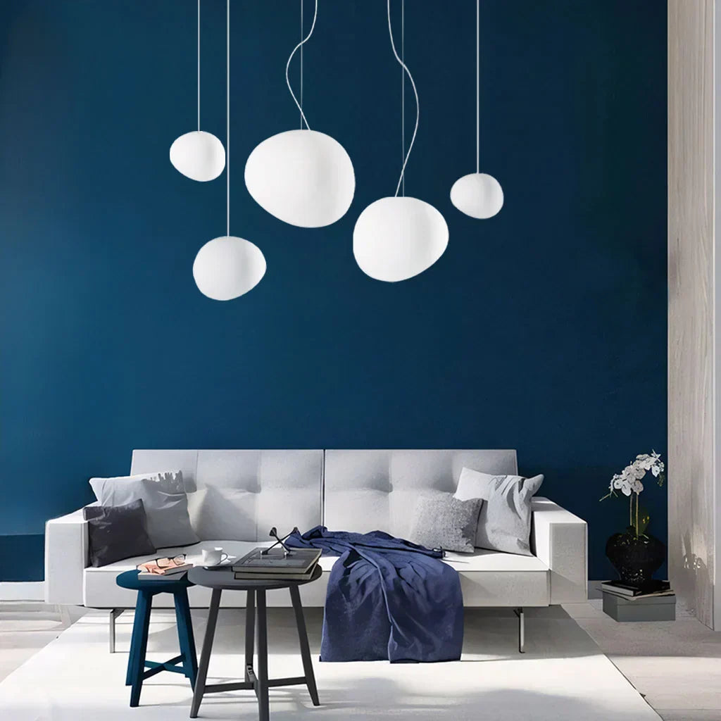 Scandinavische Hanglamp Met Organische Vorm En Melkglas Kap