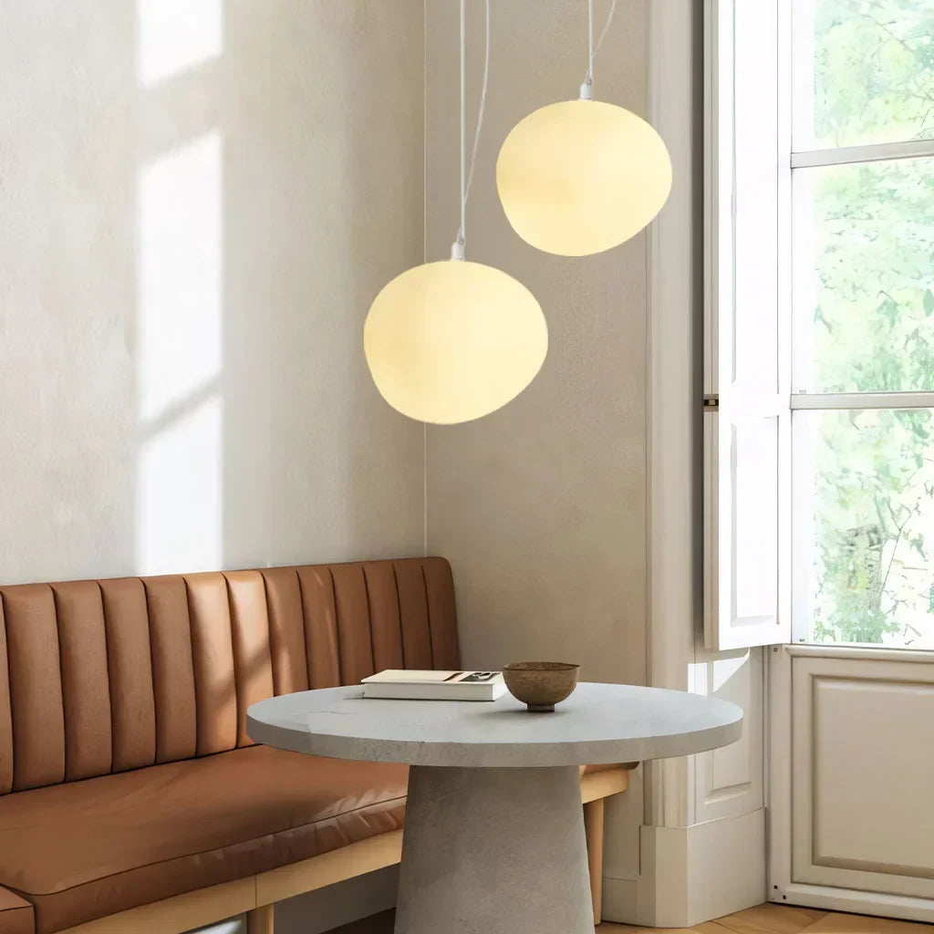 Scandinavische Hanglamp Met Organische Vorm En Melkglas Kap