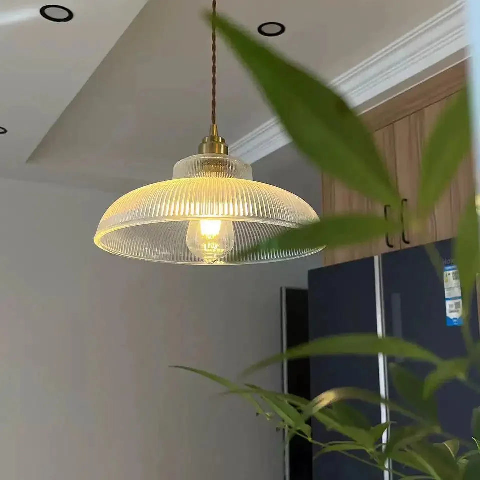 Vintage Hanglamp Met Geribbelde Glazen Kap Voor Sfeervolle Verlichting