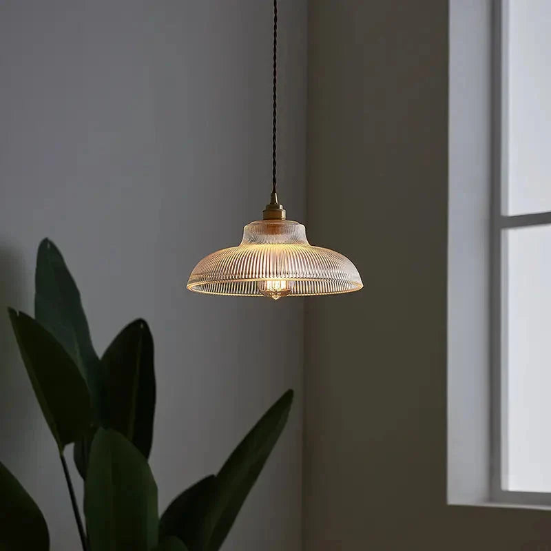 Vintage Hanglamp Met Geribbelde Glazen Kap Voor Sfeervolle Verlichting