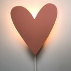 Hartvormige Houten Wandlamp voor Zachte Verlichting in Kinderkamers