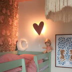 Hartvormige Houten Wandlamp voor Zachte Verlichting in Kinderkamers