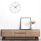 Wandklok met Wit Houtaccent en Stil Digitaal‑Analoog Mechanisme