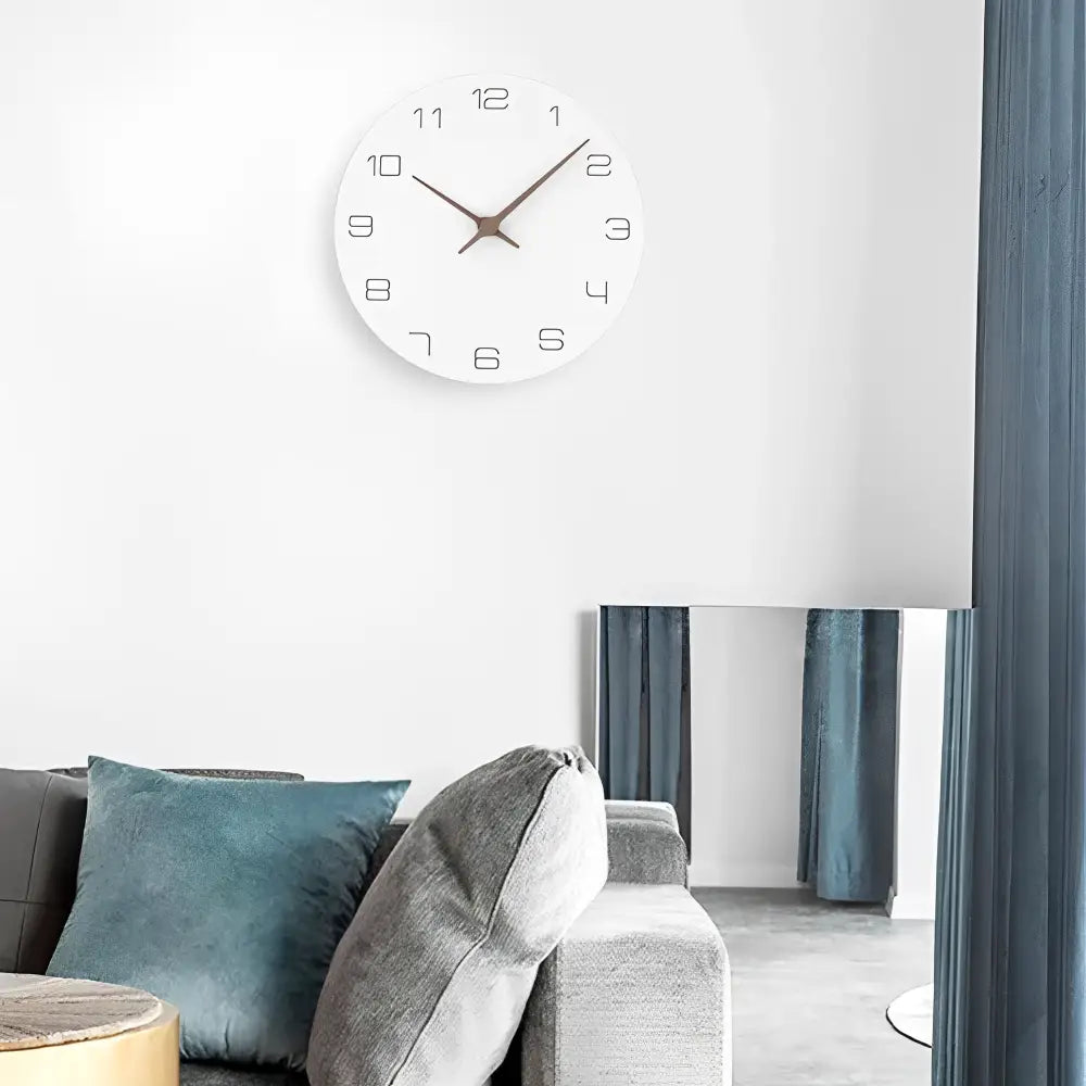 Wandklok met Wit Houtaccent en Stil Digitaal‑Analoog Mechanisme