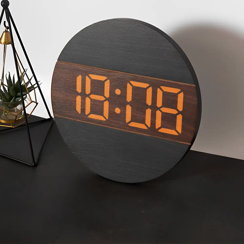 Wandklok met LED‑Display en Houten Ontwerp