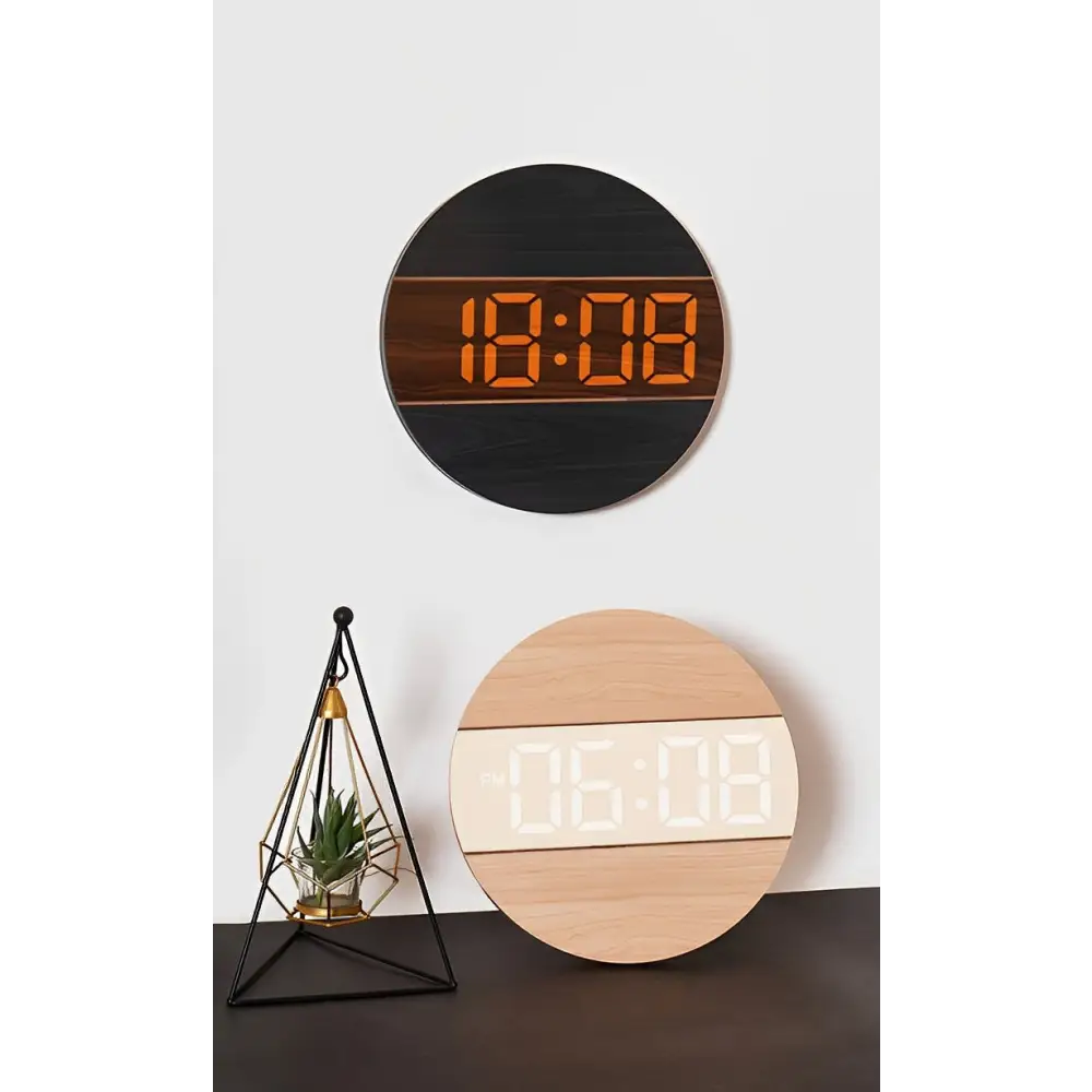 Wandklok met LED‑Display en Houten Ontwerp