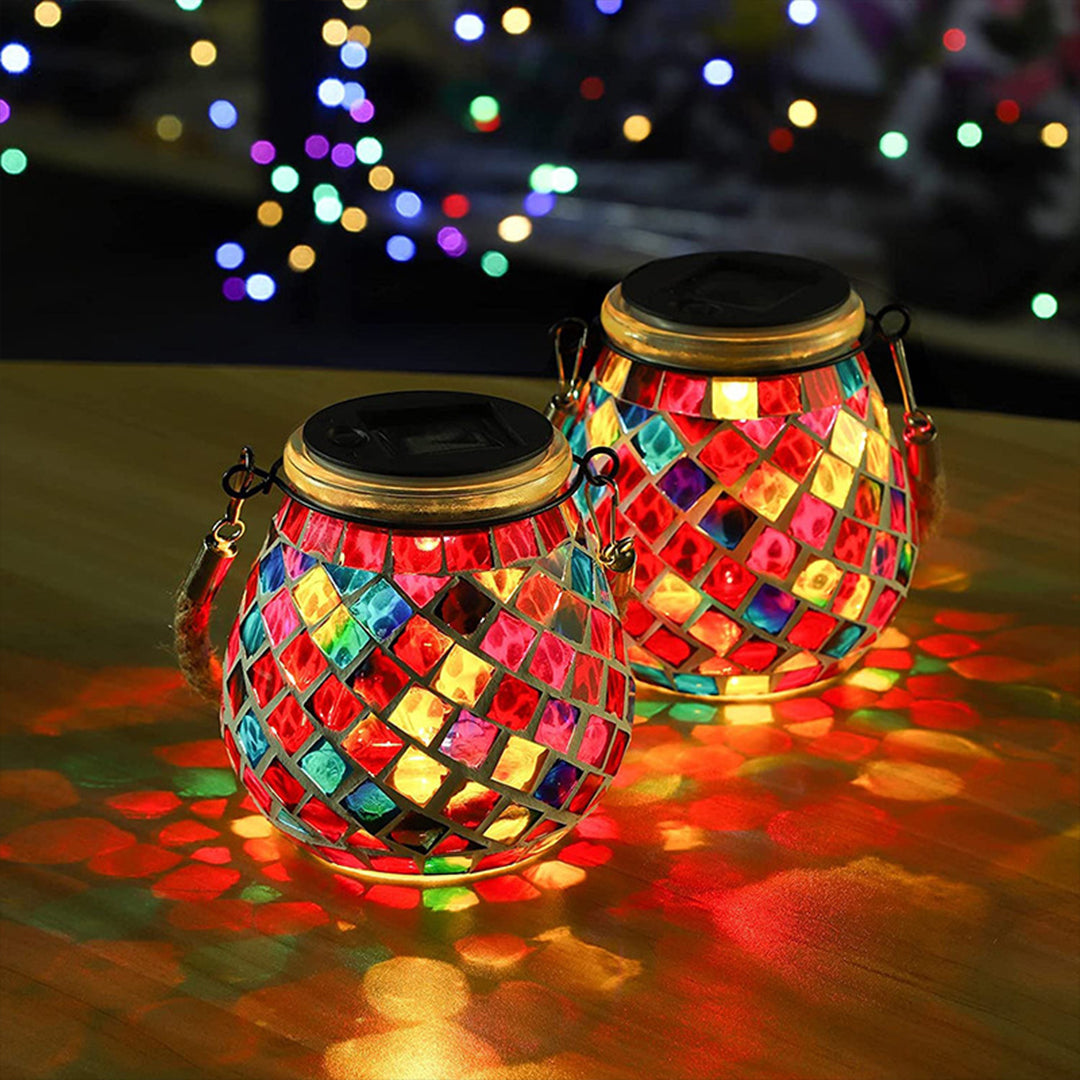 Solar Buitenlamp Met Gekleurd Glas En Sfeervolle Lichtpatronen