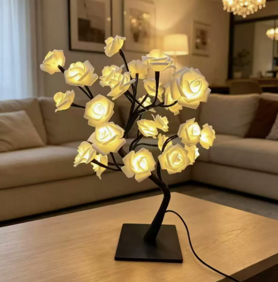 Decoratieve Lilietaklamp met Sculpturale Stam en Warm LED‑Lichtaccent